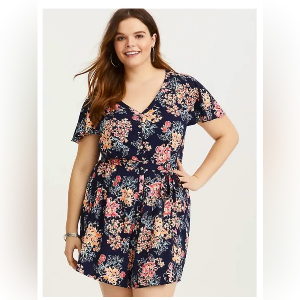 Torrid Plus Size Romper Navy Floral Print Tie Waist | Size 1 | Size 14/16 - Picture 1 of 9